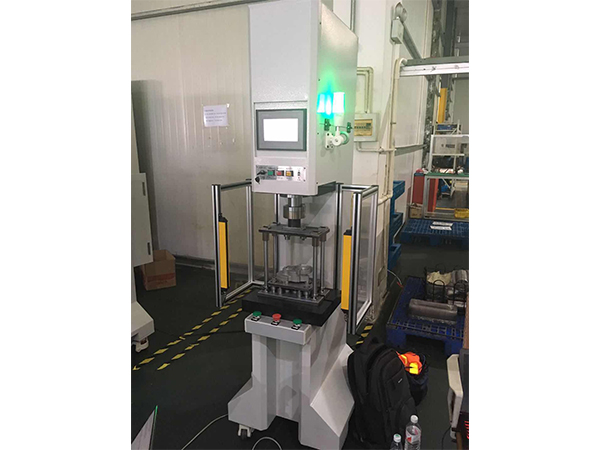 變速齒輪箱軸承壓裝機(jī).jpg